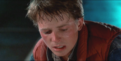 Gif de Marty McFly de la película Regreso al Futuro llorando porque no puede volver a su tiempo